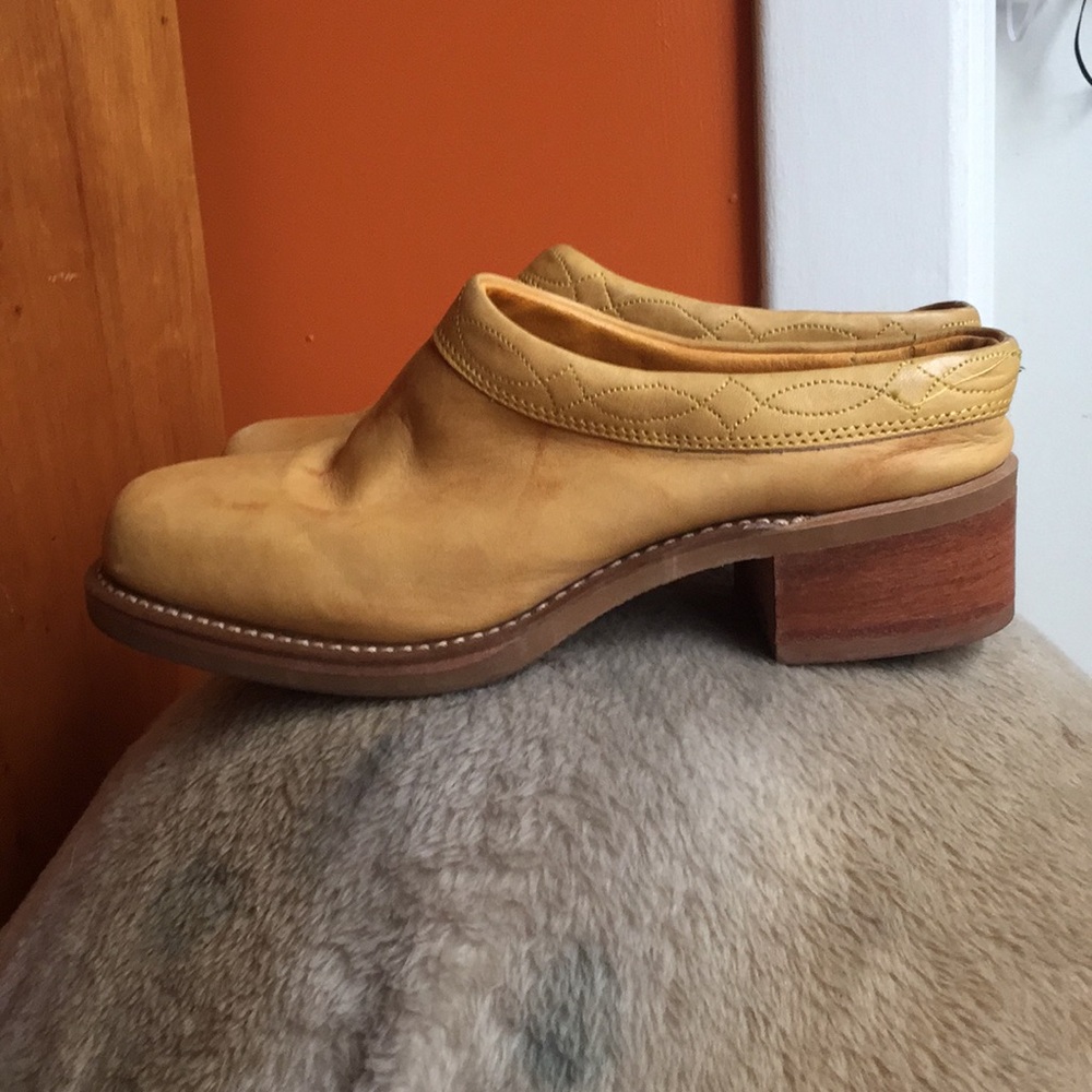 FRYE Campus clogs in banana, size 9